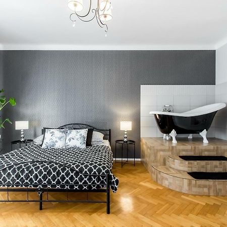 Clicktheflat Apartment Chmielna 7 ワルシャワ エクステリア 写真