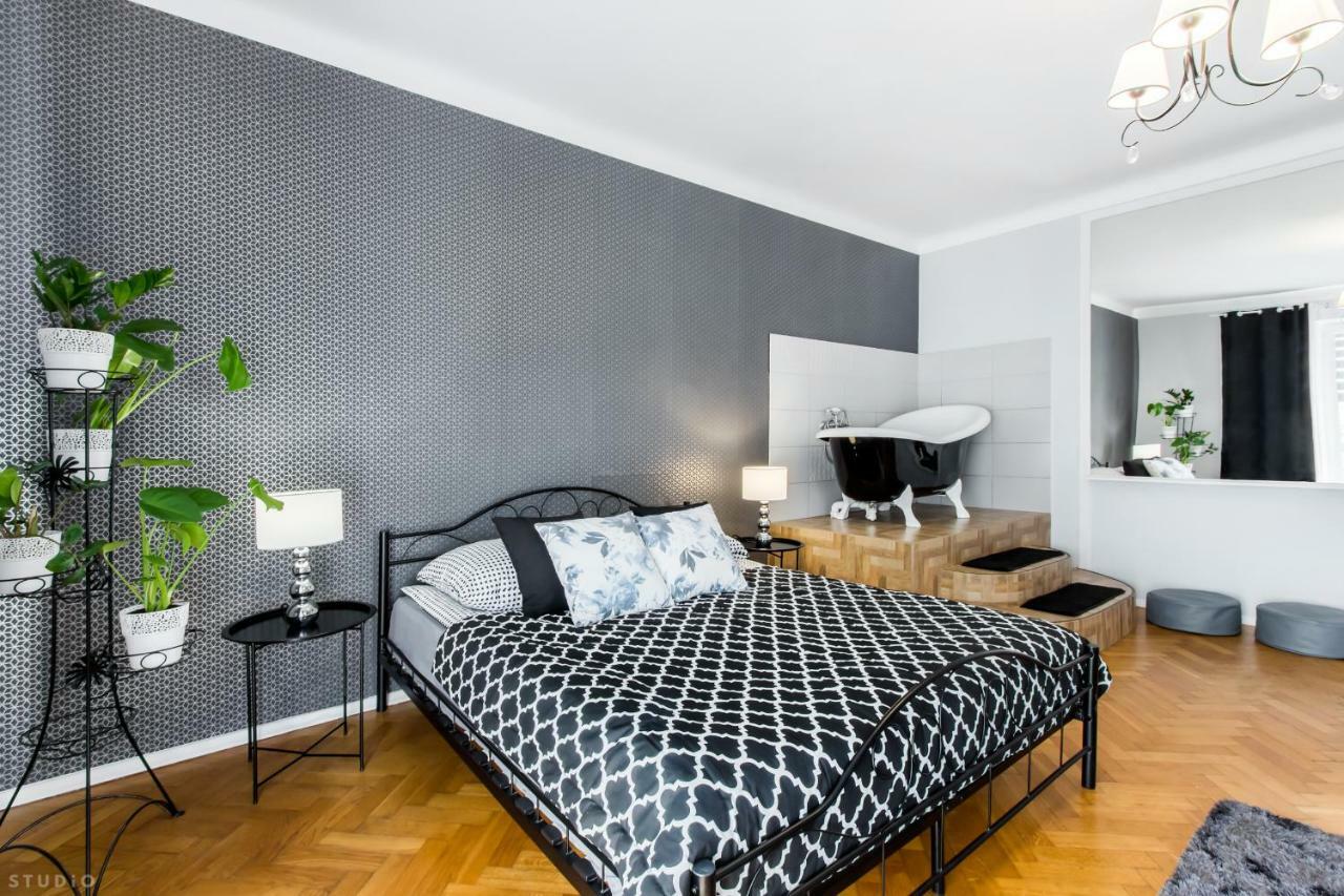 Clicktheflat Apartment Chmielna 7 ワルシャワ エクステリア 写真