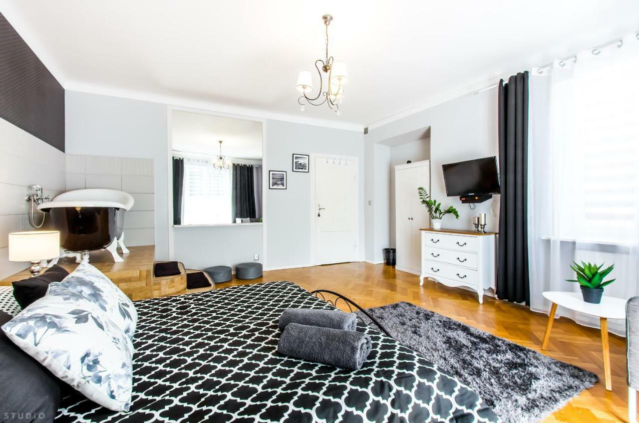 Clicktheflat Apartment Chmielna 7 ワルシャワ エクステリア 写真
