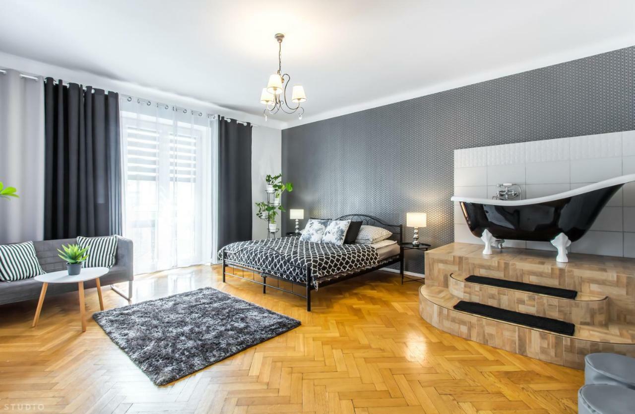 Clicktheflat Apartment Chmielna 7 ワルシャワ エクステリア 写真